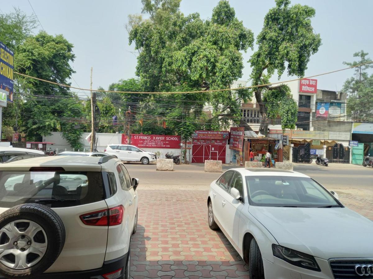 The Grand Radiant Hotel Lucknow Exterior photo