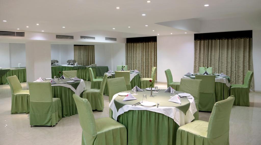 The Grand Radiant Hotel Lucknow Exterior photo