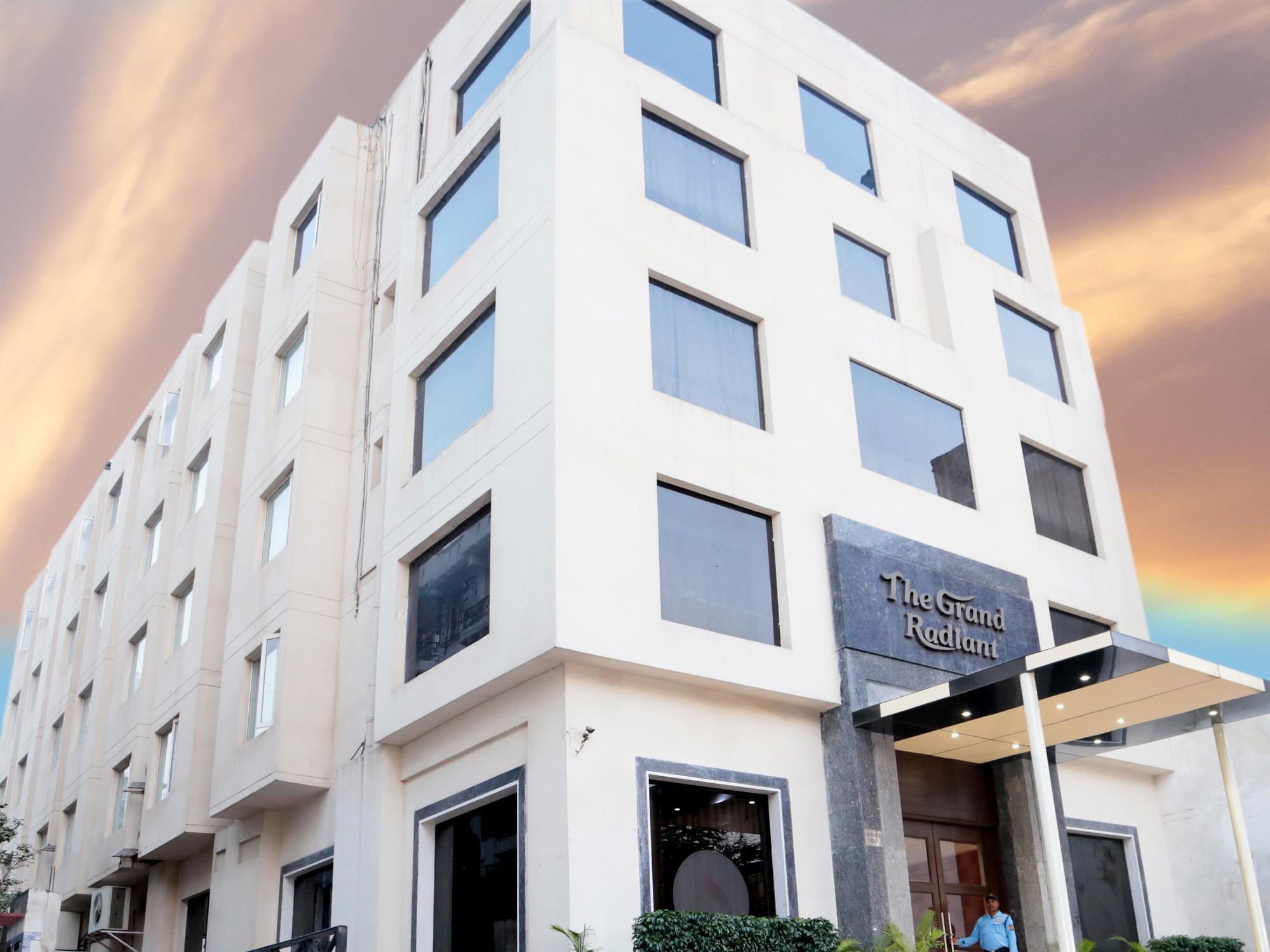 The Grand Radiant Hotel Lucknow Exterior photo