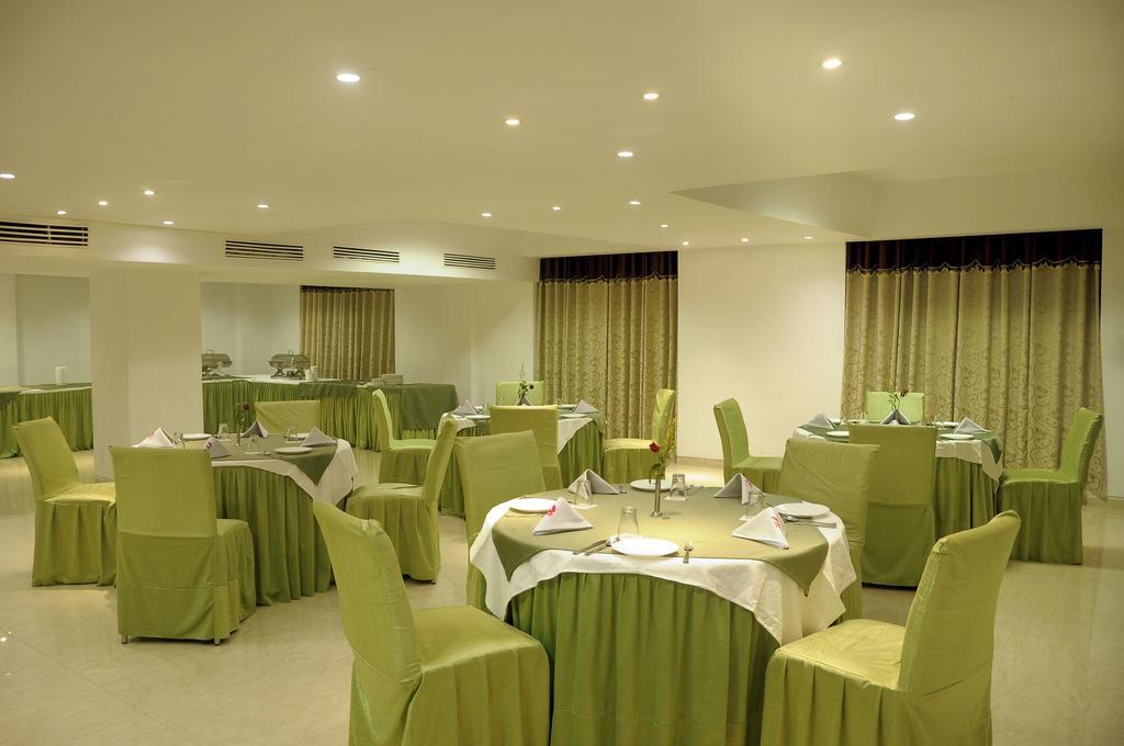 The Grand Radiant Hotel Lucknow Exterior photo