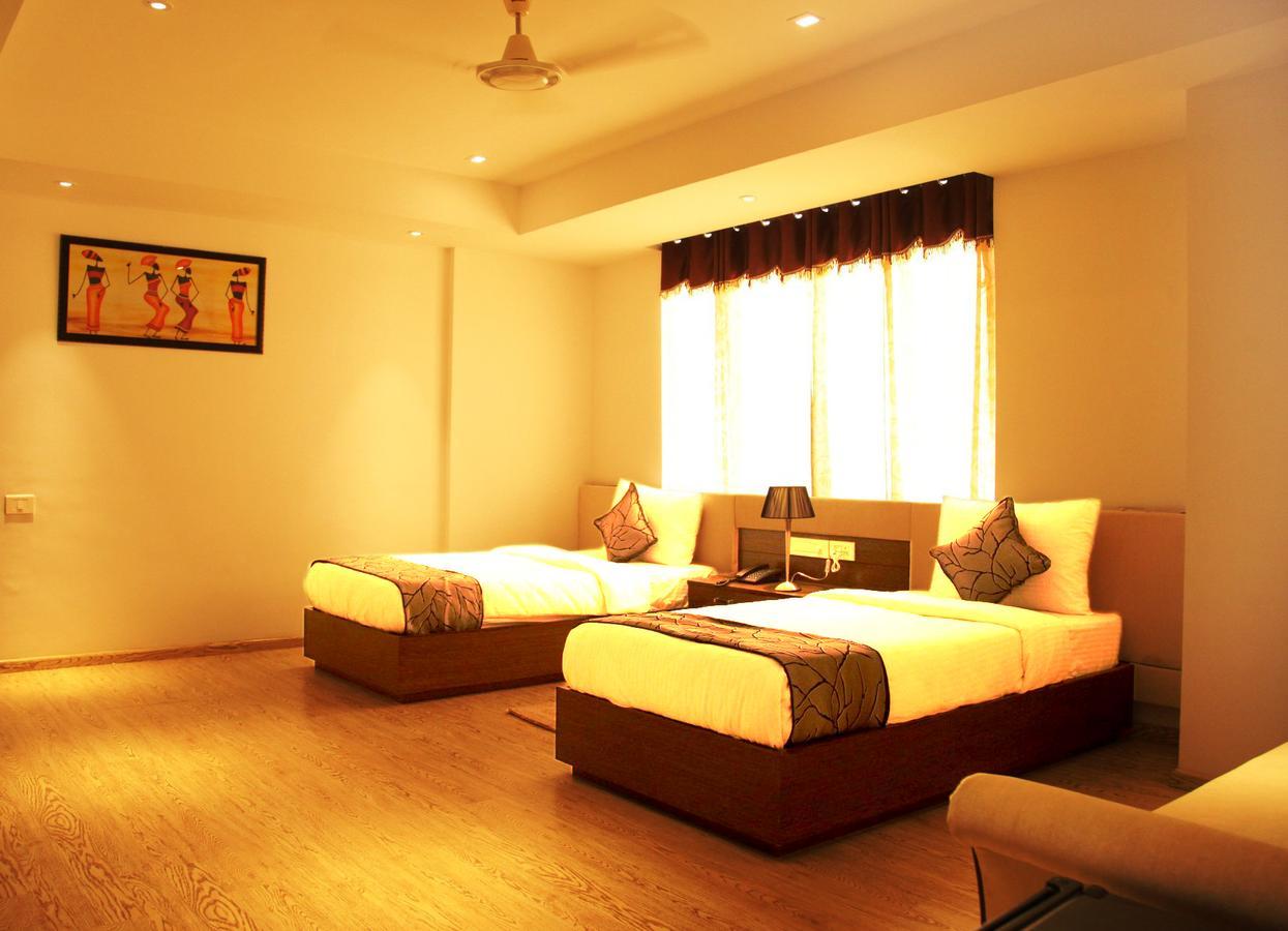 The Grand Radiant Hotel Lucknow Exterior photo